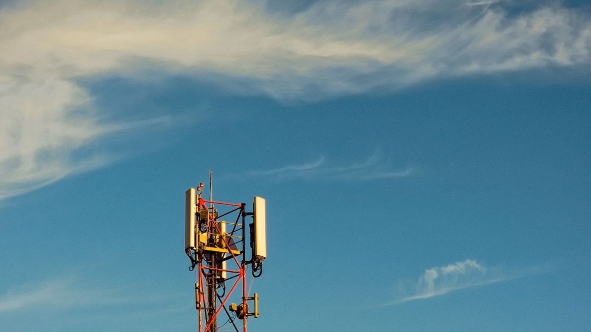 Reliable springs for telecom equipment, antennas, network hardware and server rack systems
